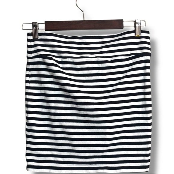 Black and White Contrasting Stripes High Waist Bodycon Mini Pencil Skirt - Picture 14 of 15